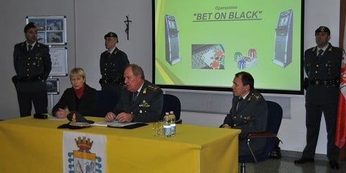 Operazione “Bet on Black”: GdF sequestra 45 apparecchi illegali in Alto Adige Operazione “Bet on Black”: GdF sequestra 45 apparecchi illegali in Alto Adige