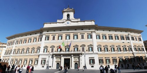 Manovra di Bilancio 2026, testo blindato alla Camera: fiducia domani, via libera finale il 30 dicembre Manovra di Bilancio 2026, testo blindato alla Camera: fiducia domani, via libera finale il 30 dicembre