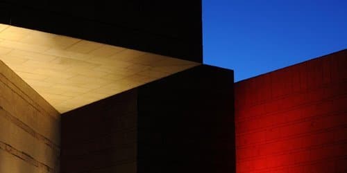 “Notturno Casinò”, in dodici scatti del fotografo Carlo Pozzoni il volto inedito della casa da gioco progettata da Mario Botta “Notturno Casinò”, in dodici scatti del fotografo Carlo Pozzoni il volto inedito della casa da gioco progettata da Mario Botta