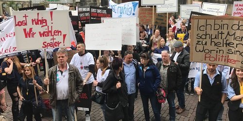 Germania. Sale giochi protestano davanti alla sede del Parlamento. Per le distanze minime migliaia di chiusure Germania. Sale giochi protestano davanti alla sede del Parlamento. Per le distanze minime migliaia di chiusure