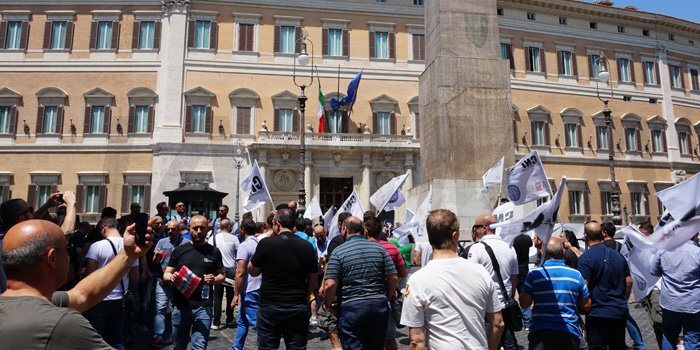Sapar: operatori in piazza Montecitorio. Distante: ‘Governo apra tavolo di confronto per riordino nazionale giochi’ Sapar: operatori in piazza Montecitorio. Distante: ‘Governo apra tavolo di confronto per riordino nazionale giochi’