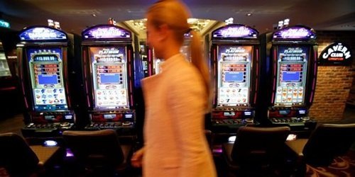 Tar: luogo sensibile aperto da meno di 12 mesi, sospesa decisione su diniego licenza sala vlt Tar: luogo sensibile aperto da meno di 12 mesi, sospesa decisione su diniego licenza sala vlt