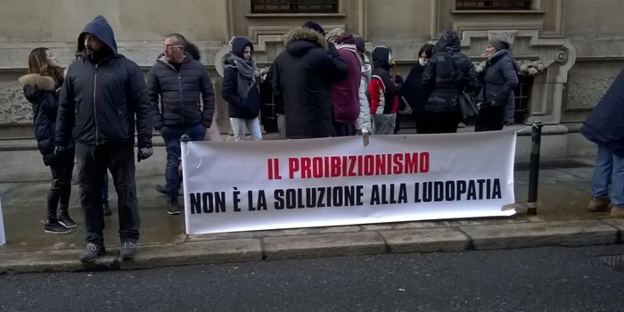 Piemonte, operatori in piazza a Torino per protestare contro la legge regionale sul gioco: “Così distruggete 300 imprese con oltre 3.500 dipendenti” (foto) protesta piemonte 6