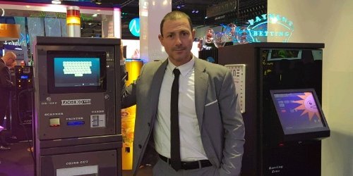 ICE 2018, Lorenzo Verona: “Il nuovo logo VNE esprime la vocazione internazionale dell’azienda” (video) ICE 2018, Lorenzo Verona: “Il nuovo logo VNE esprime la vocazione internazionale dell’azienda” (video)