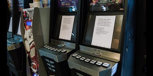 Lamezia Terme (CZ), sospesa licenza a sala giochi per presenza di pregiudicati Lamezia Terme (CZ), sospesa licenza a sala giochi per presenza di pregiudicati