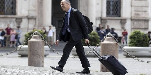 Cottarelli Premier di un governo di transito senza Ministro dell’Economia Cottarelli Premier di un governo di transito senza Ministro dell’Economia