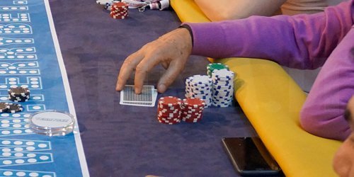 Ostuni (BR). Gioco d’azzardo, nel circolo si giocava a tornei di poker: segnalate 66 persone Ostuni (BR). Gioco d’azzardo, nel circolo si giocava a tornei di poker: segnalate 66 persone