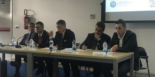 Enada Roma, tavola rotonda “Ragione & Regioni”: la demagogia della politica e l’inefficacia delle restrizioni anti-slot Enada Roma, tavola rotonda “Ragione & Regioni”: la demagogia della politica e l’inefficacia delle restrizioni anti-slot