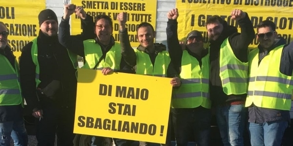 Slot, la protesta dei gestori a Roma parte dal Grande Raccordo Anulare (video) Slot, la protesta dei gestori a Roma parte dal Grande Raccordo Anulare (video)