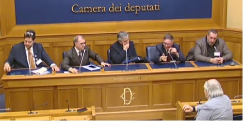 Castaldo a Di Maio: “Il Ministro del Lavoro deve tutelare anche noi” Castaldo a Di Maio: “Il Ministro del Lavoro deve tutelare anche noi”