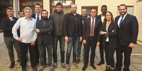 Tra le rivendicazioni del Gilet Gialli anche l’apertura dei giochi da casinò nei bar (ma Di Maio non lo sa) Tra le rivendicazioni del Gilet Gialli anche l’apertura dei giochi da casinò nei bar (ma Di Maio non lo sa)