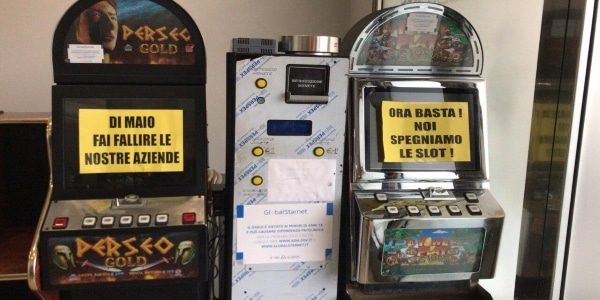 Slot, Agcai: “Astensione alla raccolta e manifestazione sotto al Mise aspettando un confronto…” Slot, Agcai: “Astensione alla raccolta e manifestazione sotto al Mise aspettando un confronto…”