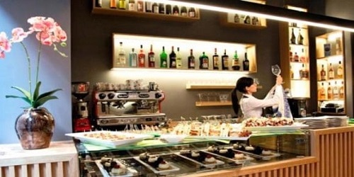 Coronavirus. Palazzo Chigi: bar aperti attivita’ ricreative dopo le 18.00. Pub, sospese le attività ludiche Coronavirus. Palazzo Chigi: bar aperti attivita’ ricreative dopo le 18.00. Pub, sospese le attività ludiche