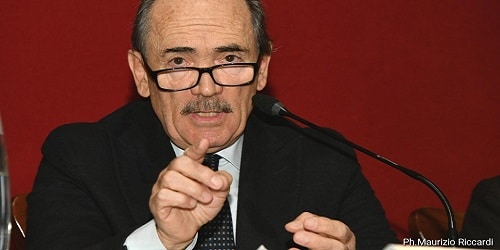 Cafiero de Raho su gioco d’azzardo: “Ridurre l’offerta legale un regalo alla criminalità, i consumatori vanno tutelati monitorando offerta e informazione” Cafiero de Raho su gioco d’azzardo: “Ridurre l’offerta legale un regalo alla criminalità, i consumatori vanno tutelati monitorando offerta e informazione”