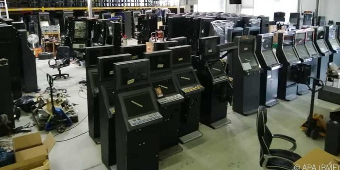 600 slot illegali sequestrate, evasione per 1,6 mld di euro. Sgominata in Austria organizzazione dedica al gioco d’azzardo 600 slot illegali sequestrate, evasione per 1,6 mld di euro. Sgominata in Austria organizzazione dedica al gioco d’azzardo