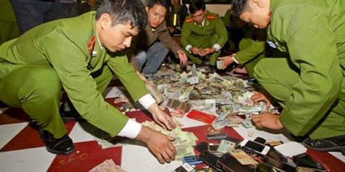Vietnam stronca giro di scommesse illegali online e arresta 9 persone Vietnam stronca giro di scommesse illegali online e arresta 9 persone