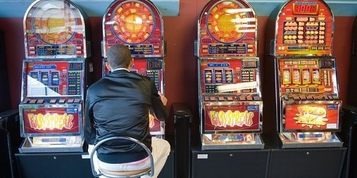 Cassazione. Slot: il gestore che non versa la quota Stabilità commette il reato di peculato Cassazione. Slot: il gestore che non versa la quota Stabilità commette il reato di peculato