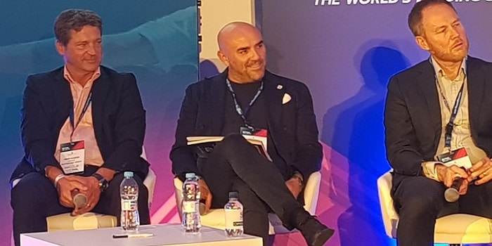 Betting on Sport 2019 ‐Hall of Fame Panel: Fabio Schiavolin consegna il premio alla carriera ad Armin Sageder di PBS Betting on Sport 2019 ‐Hall of Fame Panel: Fabio Schiavolin consegna il premio alla carriera ad Armin Sageder di PBS