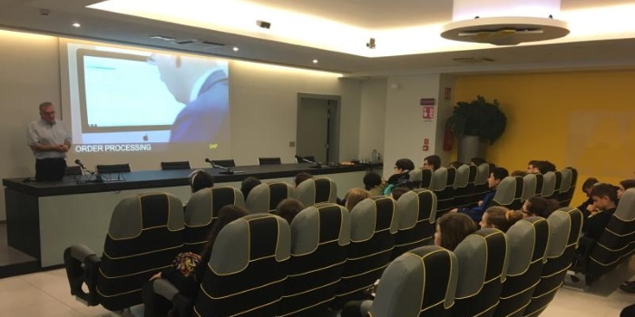 Alberici, studenti della scuola secondaria di primo grado G. Simoni di Medicina (BO) in visita all’azienda Alberici, studenti della scuola secondaria di primo grado G. Simoni di Medicina (BO) in visita all’azienda