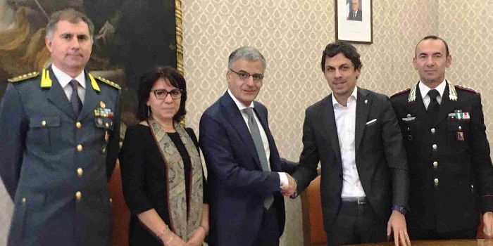 Firmato il rinnovo del patto di legalità e prevenzione dei tentativi di infiltrazione criminale tra la prefettura e il comune di Perugia Firmato il rinnovo del patto di legalità e prevenzione dei tentativi di infiltrazione criminale tra la prefettura e il comune di Perugia