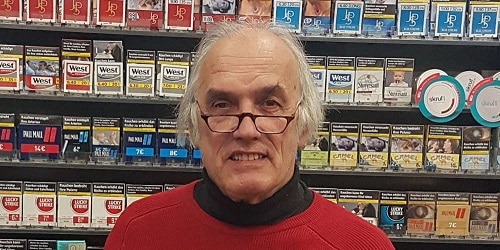 Vince 3,2 milioni di euro alla Lotteria ma non può incassare la vincita perchè è un tabaccaio Vince 3,2 milioni di euro alla Lotteria ma non può incassare la vincita perchè è un tabaccaio