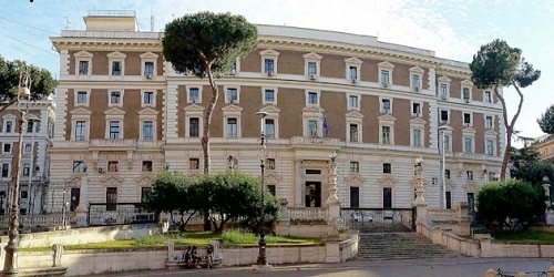 COVID. Spostamenti, spettacoli e ristoranti: tutti i chiarimenti in una circolare degli Interni COVID. Spostamenti, spettacoli e ristoranti: tutti i chiarimenti in una circolare degli Interni