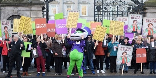 Bingo. Settore a rischio estinzione, protesta degli operatori. Il Ministro li rassicura Bingo. Settore a rischio estinzione, protesta degli operatori. Il Ministro li rassicura