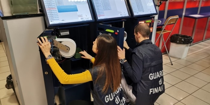 Scommesse online. Tre denunciati e 60 siti web bloccati a Torino: coinvolte decine di sale Scommesse online. Tre denunciati e 60 siti web bloccati a Torino: coinvolte decine di sale