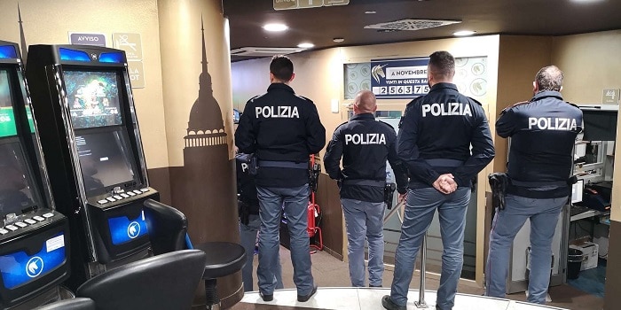 Maxi multa alla sala Bingo perché troppo vicina a una banca. Sequestrate 57 slot Maxi multa alla sala Bingo perché troppo vicina a una banca. Sequestrate 57 slot