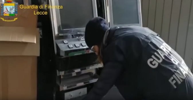 Business illegale nel settore degli apparecchi e delle scommesse: 29 indagati nell’inchiesta antimafia “Dirty Slot” Business illegale nel settore degli apparecchi e delle scommesse: 29 indagati nell’inchiesta antimafia “Dirty Slot”