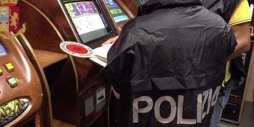 Milano, Polizia Locale: carenza di personale e norme complesse, flop dei controlli su slot e sale giochi (-60%) Milano, Polizia Locale: carenza di personale e norme complesse, flop dei controlli su slot e sale giochi (-60%)