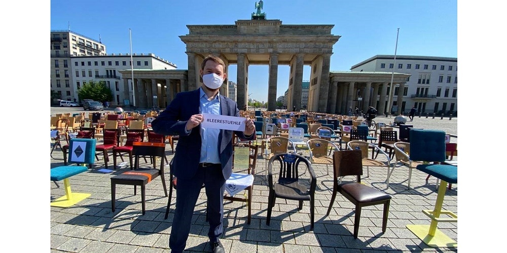 Sedie in piazza per protesta. Le imprese: “Servono misure concrete contro l’emergenza” Sedie in piazza per protesta. Le imprese: “Servono misure concrete contro l’emergenza”