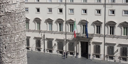 Green Pass, rispunta classificazione tra attività essenziali e non. A settembre esteso a tutti Green Pass, rispunta classificazione tra attività essenziali e non. A settembre esteso a tutti