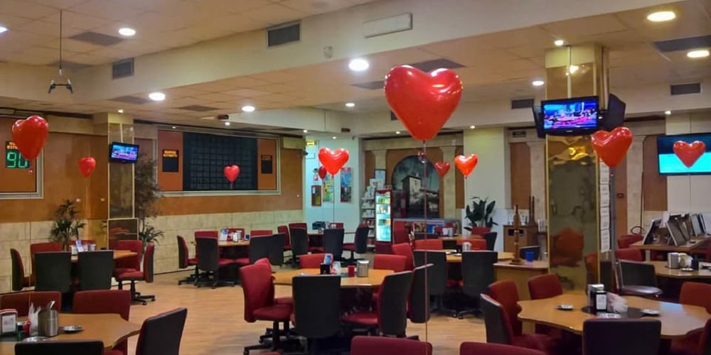 A TESTA ALTA. “Abbandonato dallo Stato, ringrazio il coraggio del mio datore di lavoro”. Storia di Lorenzo, dipendente della sala Bingo di Gela A TESTA ALTA. “Abbandonato dallo Stato, ringrazio il coraggio del mio datore di lavoro”. Storia di Lorenzo, dipendente della sala Bingo di Gela