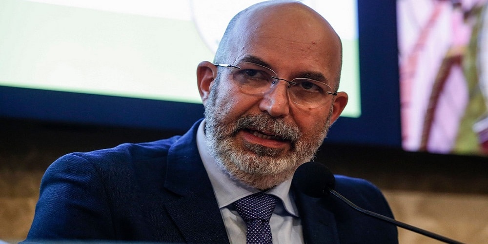 Crimi (M5S) a Valentina, dipendente di una sala bingo: “Il tuo è un lavoro dignitoso, ma sul gioco d’azzardo ci si arricchisce in modo spropositato” Crimi (M5S) a Valentina, dipendente di una sala bingo: “Il tuo è un lavoro dignitoso, ma sul gioco d’azzardo ci si arricchisce in modo spropositato”