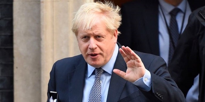Gran Bretagna, Johnson annuncia lockdown a “tre livelli”: con rischio “molto alto” come a Liverpool chiusi anche negozi di scommesse e casinò Gran Bretagna, Johnson annuncia lockdown a “tre livelli”: con rischio “molto alto” come a Liverpool chiusi anche negozi di scommesse e casinò