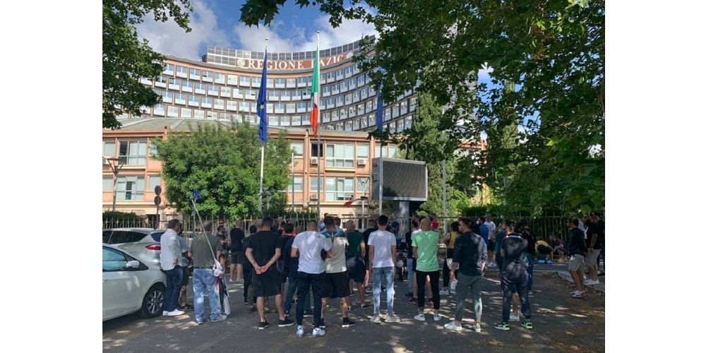 Lazio. Picchetto della Federazione Italiana Gestori Scommesse: “Senza volto ma con dignità” Lazio. Picchetto della Federazione Italiana Gestori Scommesse: “Senza volto ma con dignità”