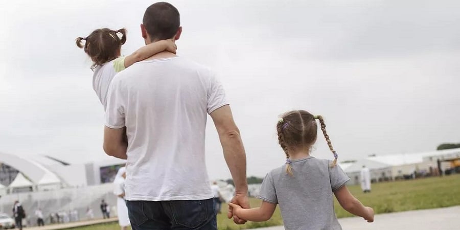 A TESTA ALTA Elia, figlio di un lavoratore del gioco: “A scuola dovevo vergognarmi del lavoro di mio padre, oggi ne vado fiero” A TESTA ALTA Elia, figlio di un lavoratore del gioco: “A scuola dovevo vergognarmi del lavoro di mio padre, oggi ne vado fiero”