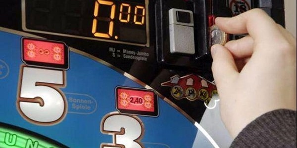 Sacile (PN), ordinanza contro il gioco: previsti limiti orari e nuovi luoghi sensibili Sacile (PN), ordinanza contro il gioco: previsti limiti orari e nuovi luoghi sensibili
