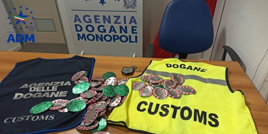 Adm, sequestrate 600 dosi di “droga del combattente” a Fiumicino (RM) Adm, sequestrate 600 dosi di “droga del combattente” a Fiumicino (RM)