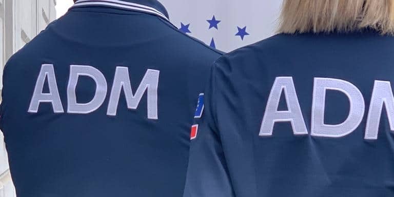 Porto di Ravenna: Ufficio delle Dogane e Guardia di Finanza sequestrano un container con 500 lampade cattura insetti elettriche prodotte in Cina Porto di Ravenna: Ufficio delle Dogane e Guardia di Finanza sequestrano un container con 500 lampade cattura insetti elettriche prodotte in Cina
