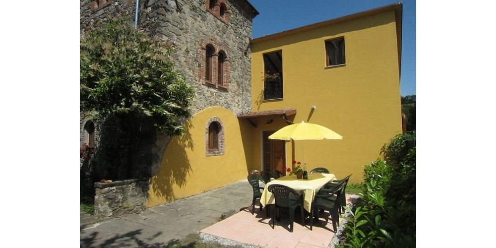 Coppia inglese organizza una lotteria e mette in palio la loro villa in Toscana. Un biglietto al costo di 25 sterline Coppia inglese organizza una lotteria e mette in palio la loro villa in Toscana. Un biglietto al costo di 25 sterline