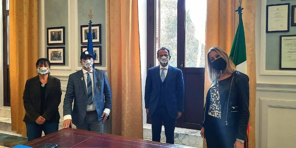 Adm, Minenna riceve Carlo Olmo (insignito Onorificenza O.M.R.I.) e Federica Sassone (funzionaria Vercelli) Adm, Minenna riceve Carlo Olmo (insignito Onorificenza O.M.R.I.) e Federica Sassone (funzionaria Vercelli)