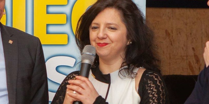 Pirro (M5S): “Coronavirus, siamo davvero vicino a chi è in difficoltà, anche chiudendo i corner scommesse e spegnendo le slot” Pirro (M5S): “Coronavirus, siamo davvero vicino a chi è in difficoltà, anche chiudendo i corner scommesse e spegnendo le slot”