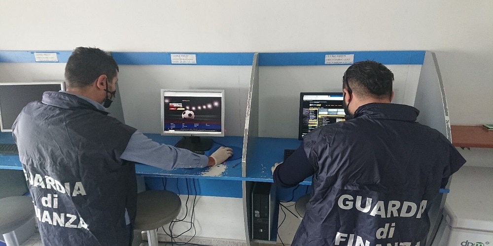 Crotone. Scommesse irregolari dentro negozio di articoli da pesca: 150mila euro di sanzioni Crotone. Scommesse irregolari dentro negozio di articoli da pesca: 150mila euro di sanzioni