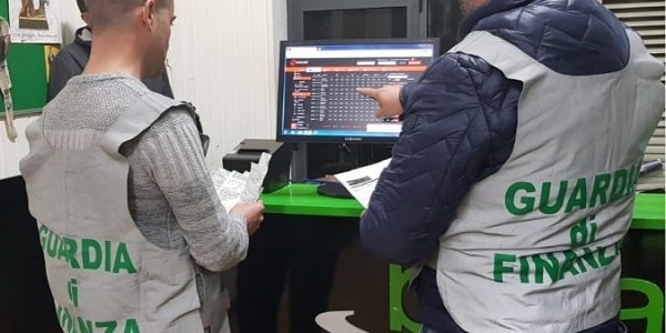 Scommesse non autorizzate in un Internet Point di Palermo. Attività chiusa e titolare sanzionato Scommesse non autorizzate in un Internet Point di Palermo. Attività chiusa e titolare sanzionato