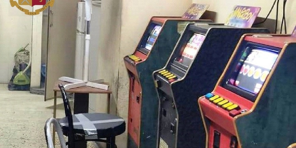 Napoli. Scoperta “sala slot” abusiva grazie a Youpol. Titolare e avventori denunciati Napoli. Scoperta “sala slot” abusiva grazie a Youpol. Titolare e avventori denunciati