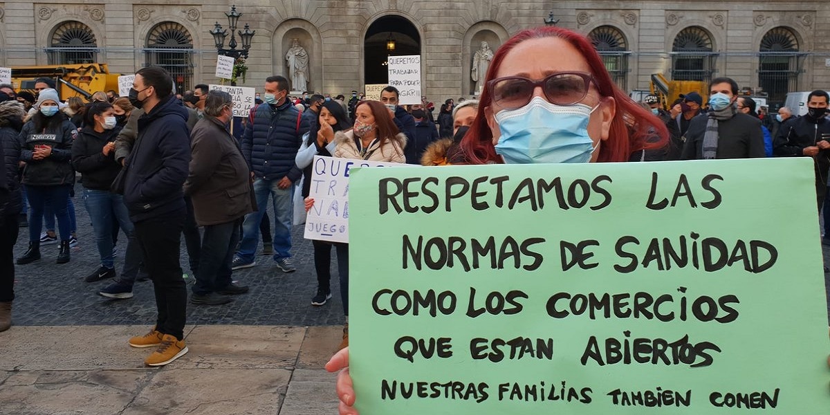 Più di 1.000 lavoratori delle slot e bingo scendono in piazza a Barcellona per manifestare contro il governo e le mancate riaperture Più di 1.000 lavoratori delle slot e bingo scendono in piazza a Barcellona per manifestare contro il governo e le mancate riaperture