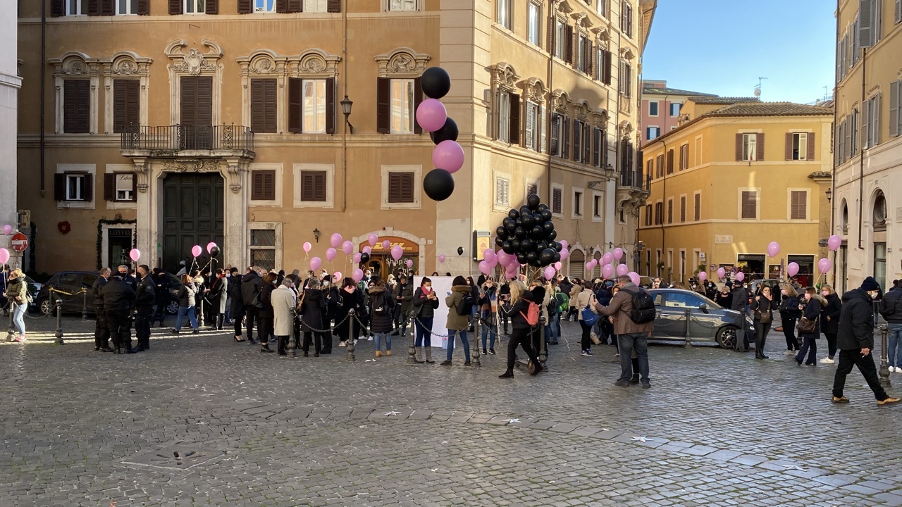 Giochi e scommesse, in piazza Monte Citorio oggi manifestano le donne del gioco Giochi e scommesse, in piazza Monte Citorio oggi manifestano le donne del gioco