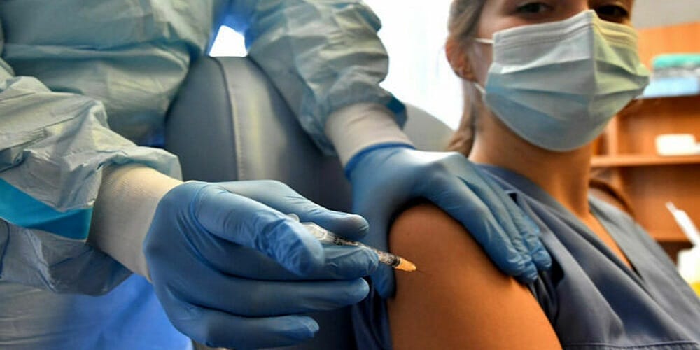 Il lavoratore no vax può essere sospeso e non retribuito Il lavoratore no vax può essere sospeso e non retribuito